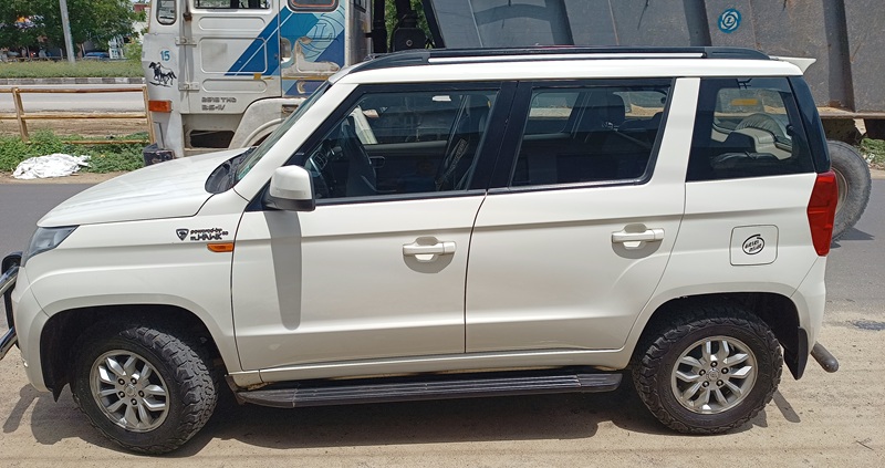 Mahindra Tuv300(2015-2019) T8 Amt